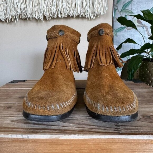 Minnetonka Dusty Brown Suede Hi Top Back Zip Hardsole Fringe Moccasin Size 8 - Picture 4 of 14